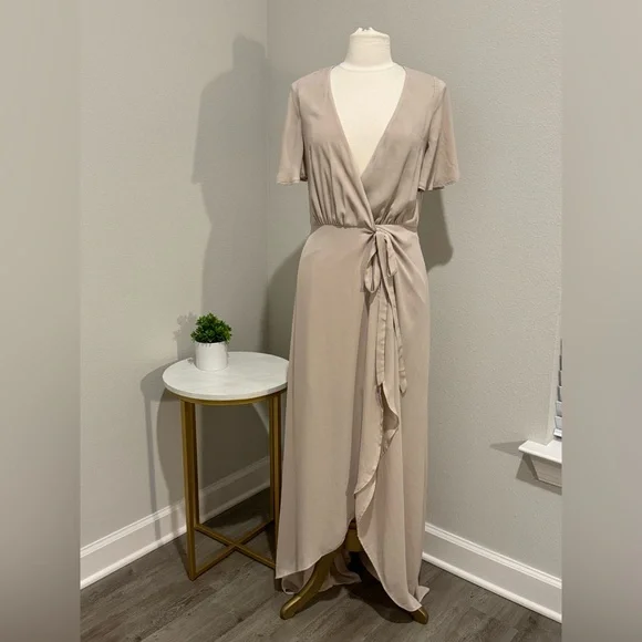 NEW Show Me Your Mumu Sophia Wrap Short Sleeve Bridesmaid Dress Beige Size Small - Picture 5 of 16
